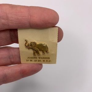 Vintage gold tone elephant lapel pin